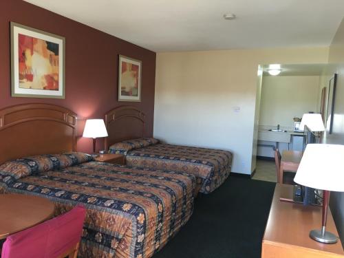 2 queen beds