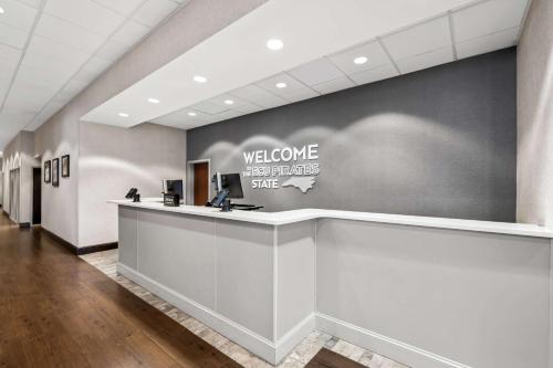 Hampton Inn Greenville - image 2