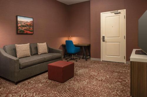 Hilton Garden Inn Fontana - image 2