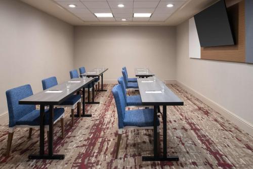 Hilton Garden Inn Fontana - image 14