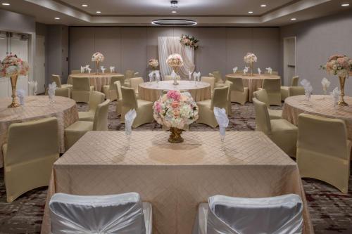 Hilton Garden Inn Fontana - image 5