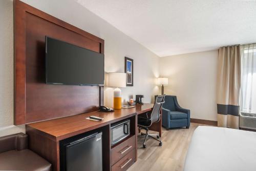 Comfort Inn Charlotte Airport Uptown - image 11