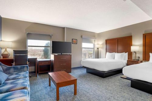 Queen Suite with Two Queen Beds - Non Smoking