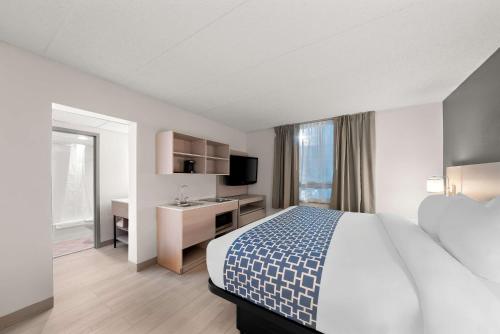King Suite Kitchenette - Non Smoking