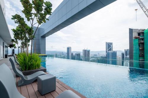 Royce Residence by uBook - image 3