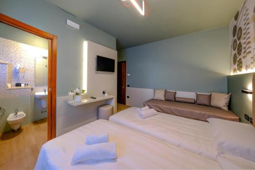 3 twin beds