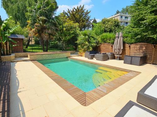 Magnifique Villa, Piscine, Paris à 15 min, Parking gîte à louer Ville-d'Avray