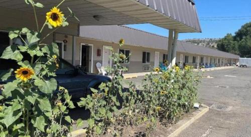 OYO Riverside Inn John Day OR