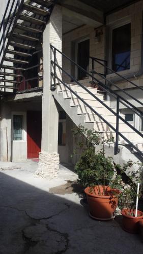 Csikos Apartment - image 6