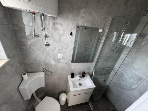 One-Bedroom Apartment with Balcony image 10