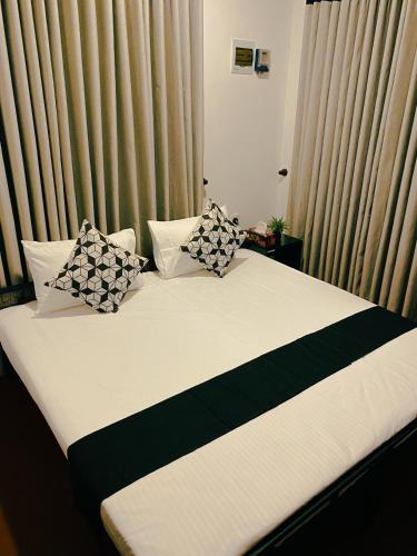 Double or Twin Room with Balcony image 10