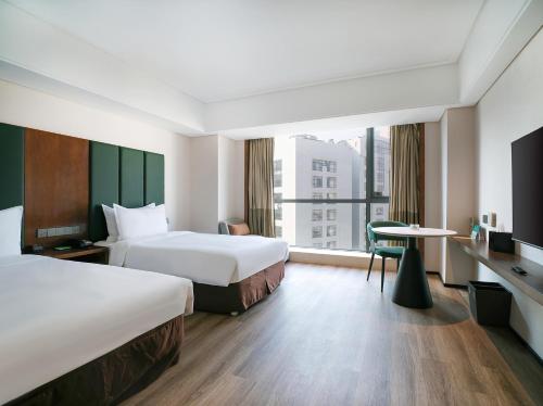 660321956 Holiday Inn Qingdao City Center by IHG - May 4th Square