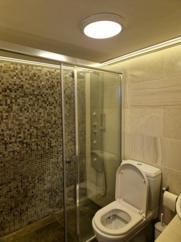 Stylish 2 Bedroom Apartment - image 5