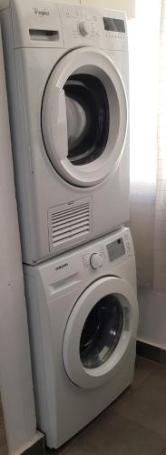 Stylish 2 Bedroom Apartment - image 7