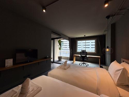 room detail thumbnail 1