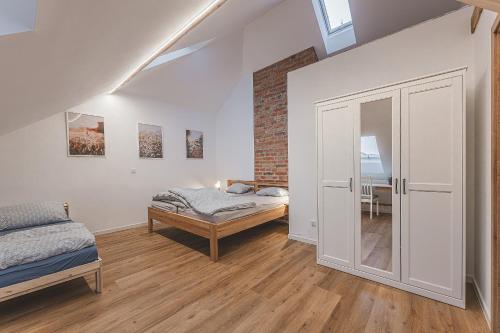 Rodinný apartmán se zahradní vířivkou – khách sạn tại Prazske Predmesti