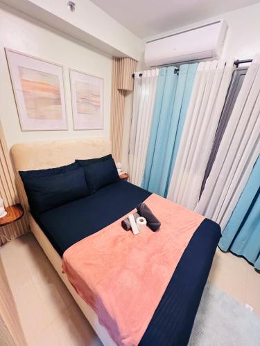 Staycation near SM MOA by Shara Dungo