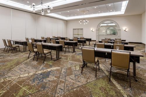Holiday Inn Philadelphia South-Swedesboro an IHG Hotel - image 5