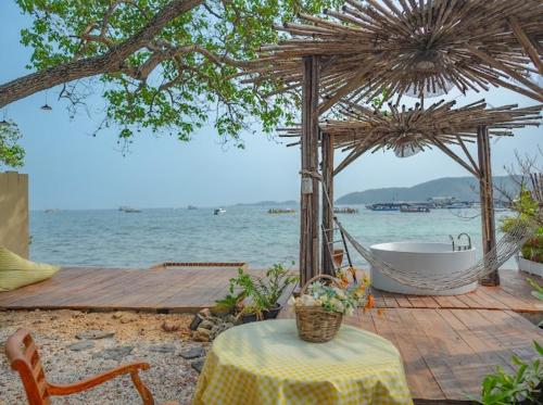 파타야 Haven Beachfront Villa Koh Larn 2성급 호텔 수영장