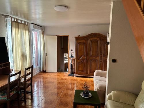 jaettu olohuone/TV alue, 4 chambres privées dans un pavillon chaleureux (4 chambres privees dans un pavillon chaleureux) in La Courneuve