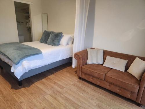 Cosy Studio with valley views