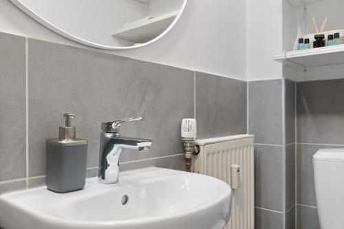 Modernes Apartement am Rhein in ruhiger Lage, Kolín nad Rýnem (fotografie 10)