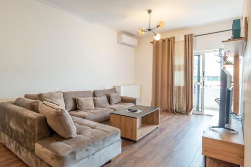 Tirent Apartment - Komuna e Parisit, Central 2, Tirana