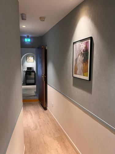 Фасада на хотела, Merryl Hotel in 18th - Sacre Coeur - Montmartre