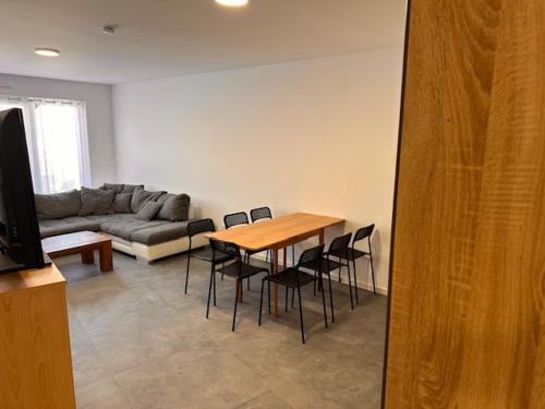 150m2 Maisonette 3 Schlafzimmer 2 Bäder und Balkon (150m2 Maisonette 3 Schlafzimmer 2 Bader und Balkon) in Alzey