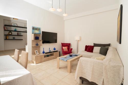 Niki Apartment, Exceptional 9,8, 500Mbps, Parking, Near OAKA, Kifisias Business Hub, Athens