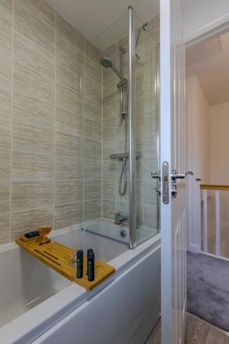 Sherlock Urban Escape Stylish 4BR Townhouse with Garden and Parking, Birmingham (Foto 4)