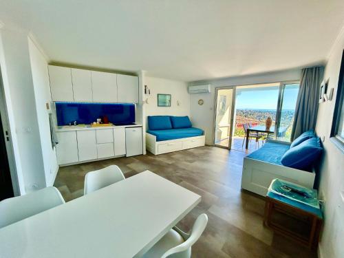 Les Restanques vue mer Capucines 1057