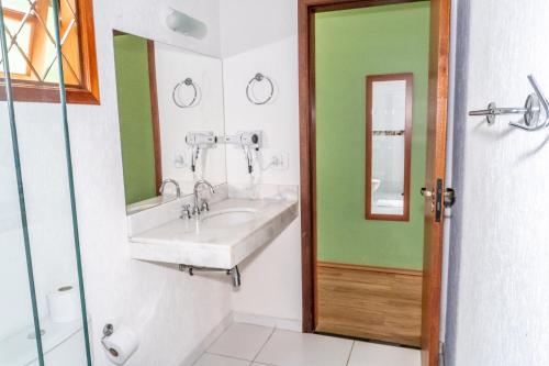 Queen Room - Disability Access image 6