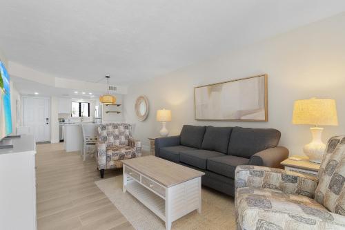 Seaside 209- Oceanview 2BR 2BA Condo with Pool, Steps to Beach condo