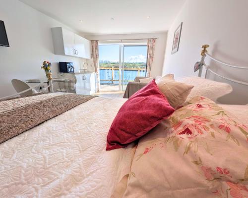 Otter's Pool Studio Apartment at Galwad Y Mor in Cardigan