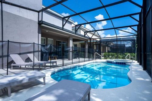 Resort Walk to Clubhouse + Private Pool in Davenport, USA