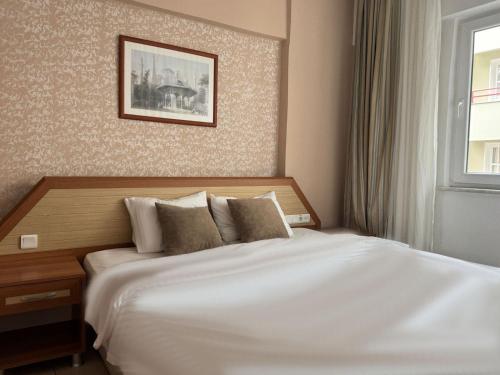 2 twin beds, 1 sofa bed