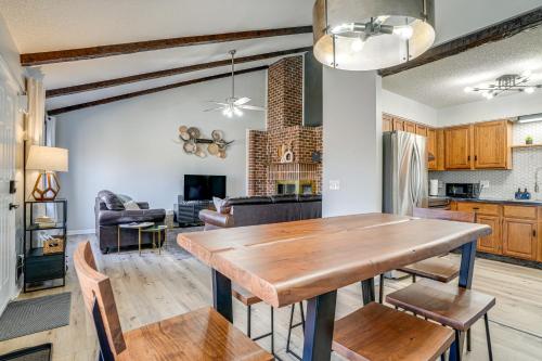 2 Mi to JMU Harrisonburg Home with Gas Grill in 애시비 하이츠