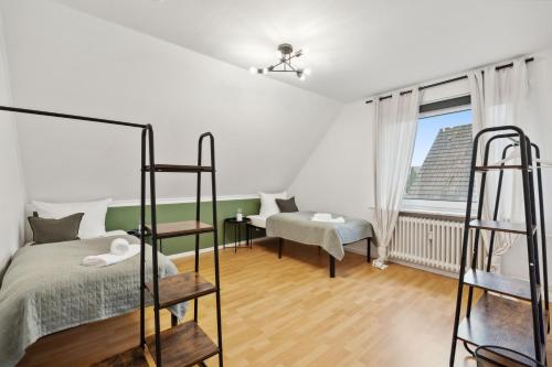 APARTMENT in Isenbüttel - 90m2, 3 Zi, 5 Einzelbetten, Free Coffee, WiFi & Parking - 24h CHECK IN in Isenbüttel, Deutschland