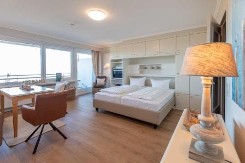 Apartment with Sea View image 10