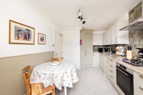 Beautiful apartment private garden Calton Hill