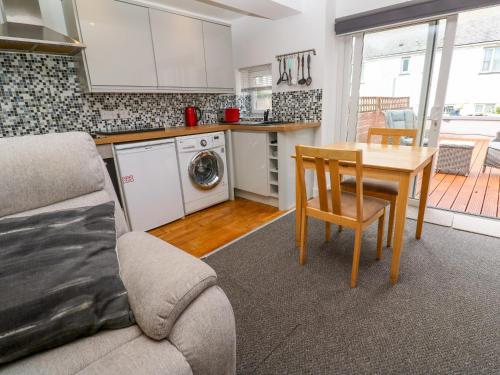 Flat 1 Penzance - image 14