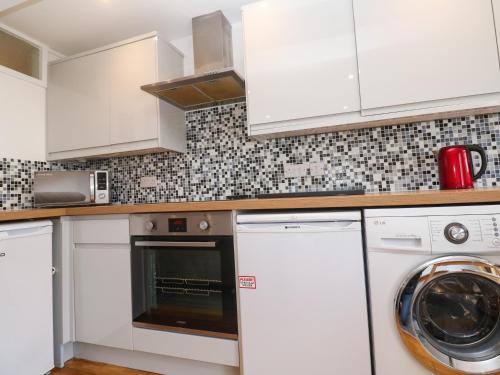 Flat 1 Penzance - image 13