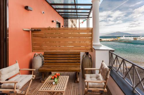 Yacht Club Capo Cervo Suites B&B – Sorrento, CO