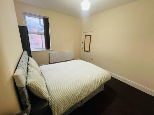 Double Room Near Railway station & Football Ground 88 in Nottingham