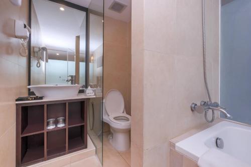 Grand Edge Hotel Semarang - image 3