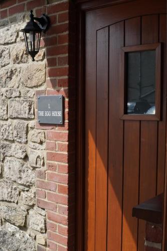 Hook Farm Cottages - image 12