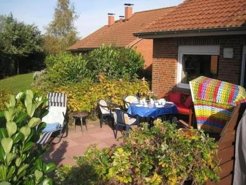 Ferienhaus mit Strandkorb im Urlauberdorf Boltenhagen in Boltenhagen, Deutschland