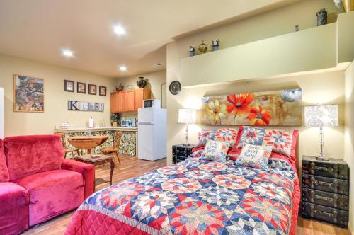 . Inviting Studio with Patio, 15 Mi to Portland!