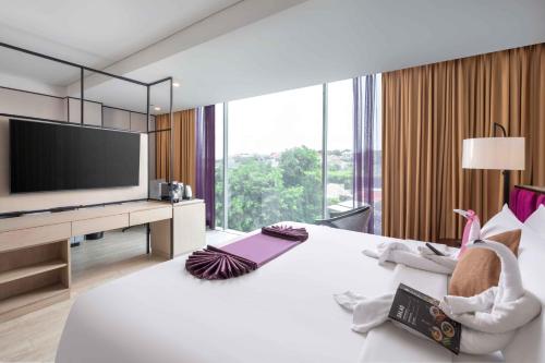 Grand Edge Hotel Semarang - image 2